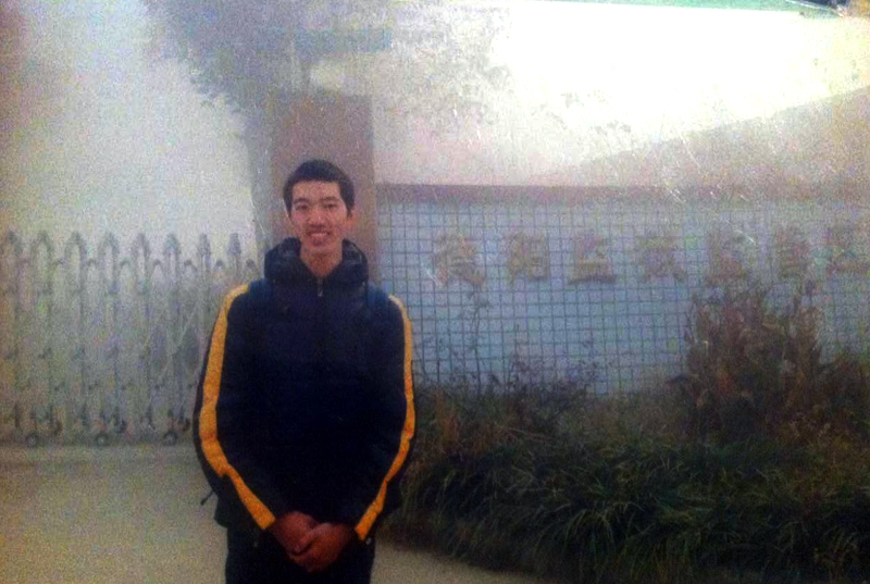 Gonpo Thinley outside Deyang Prison upon his release