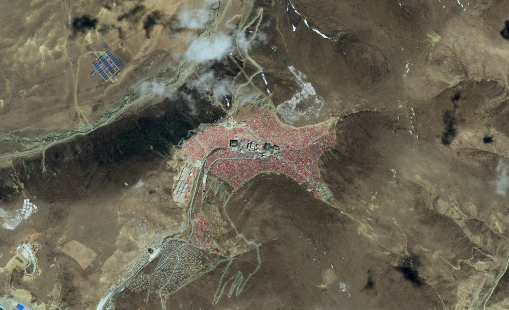 satellite image of Larung Gar