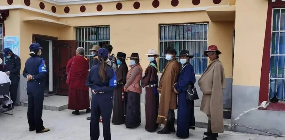 Tibetans queuing at the call of local officials for interrogation in Nagchu 