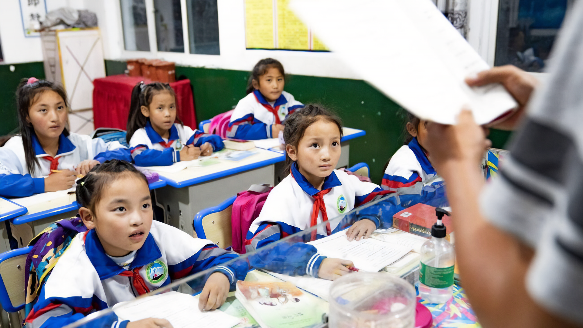 Tibetan students sit in a Sinicized classroom.