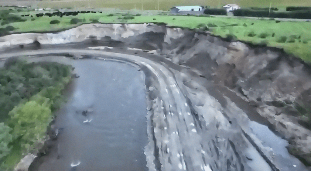 Screenshot of soil erosion caused by extraction of sand from the riverbank of the nomadic area of Tsaruma Township.